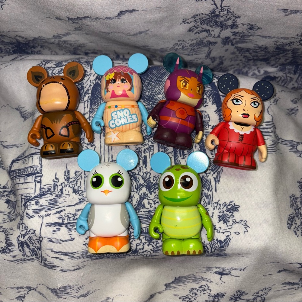 Disney Vinylmation Lot of 6 Figures 3" Tall Pre-Owned Condition. No Boxes - Picture 2 of 6